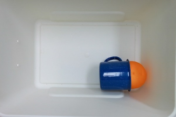 Small white bin, frame 13