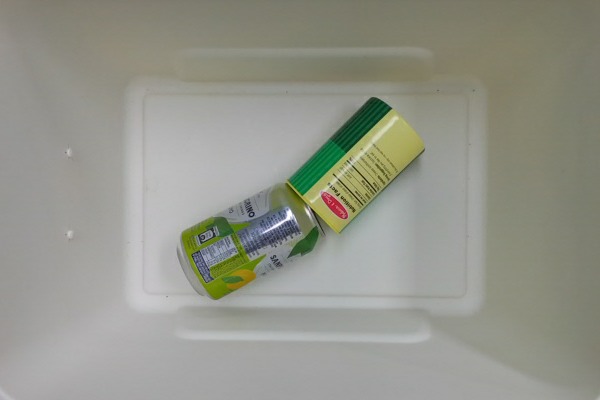 Small white bin, frame 3