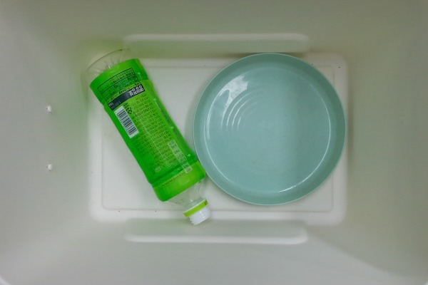 Small white bin, frame 9